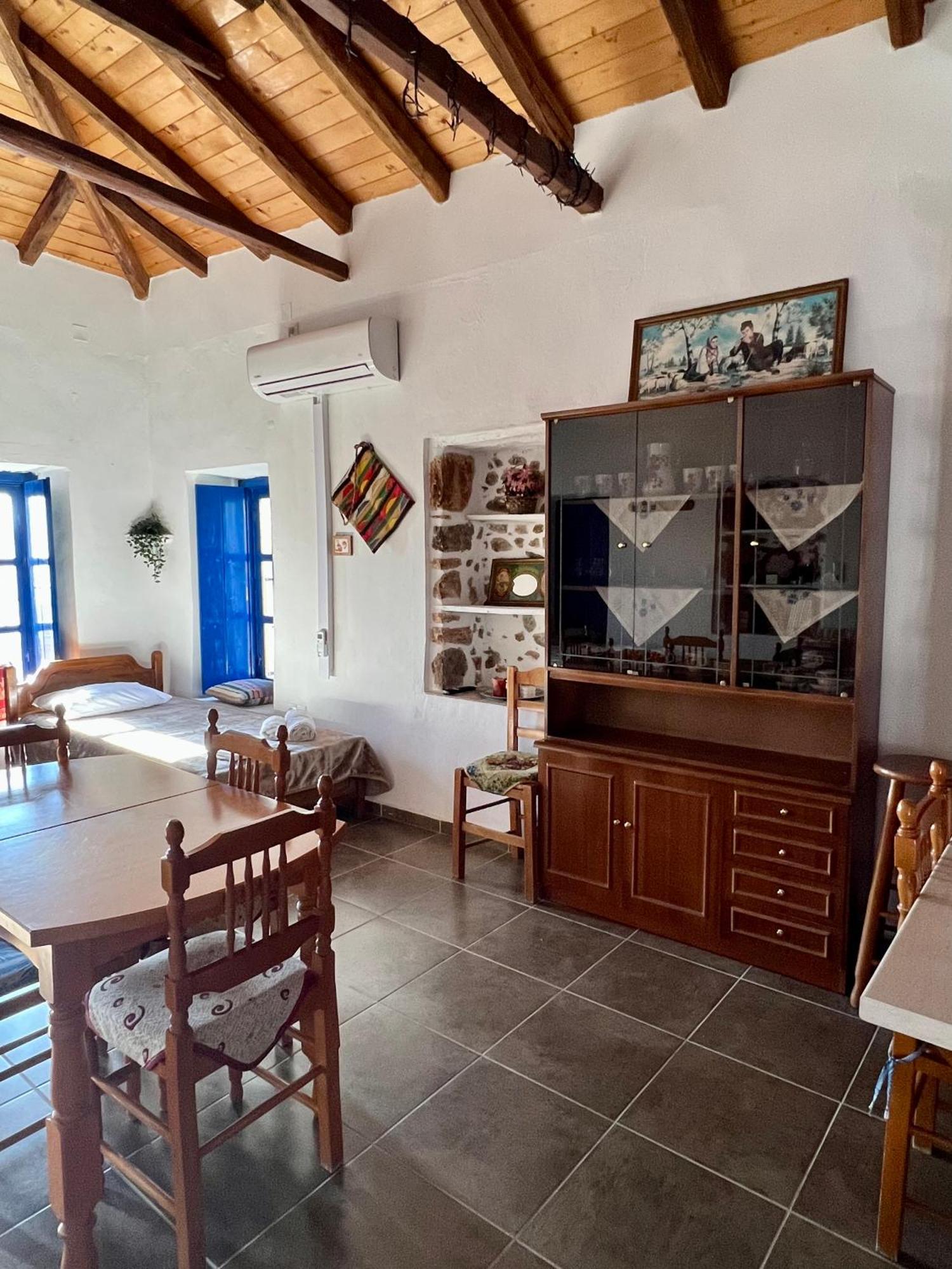 Politeika Traditional House Tirós 外观 照片